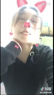 抖音短视频咬嘴唇如何拍 抖音短视频咬嘴唇配乐如何搜